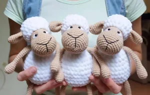 Read more about the article AMIGURUMI LOVELY SHEEP FREE PATTERN